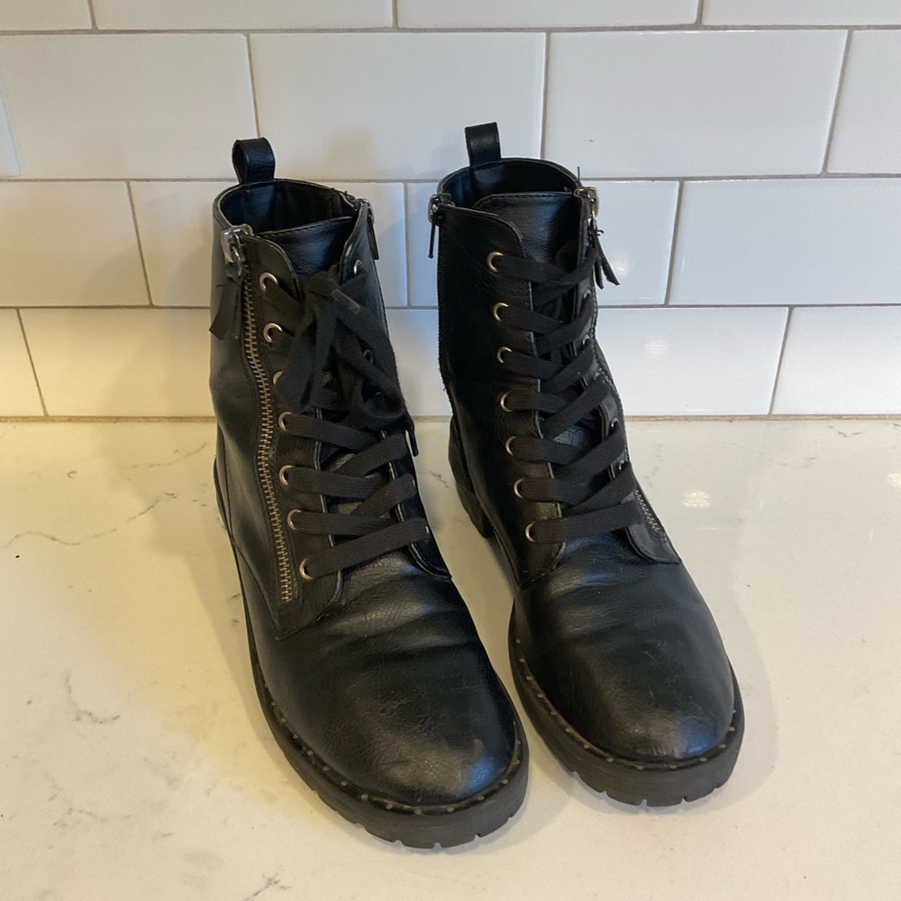 EUC Black Boots Women’s 7 1/2